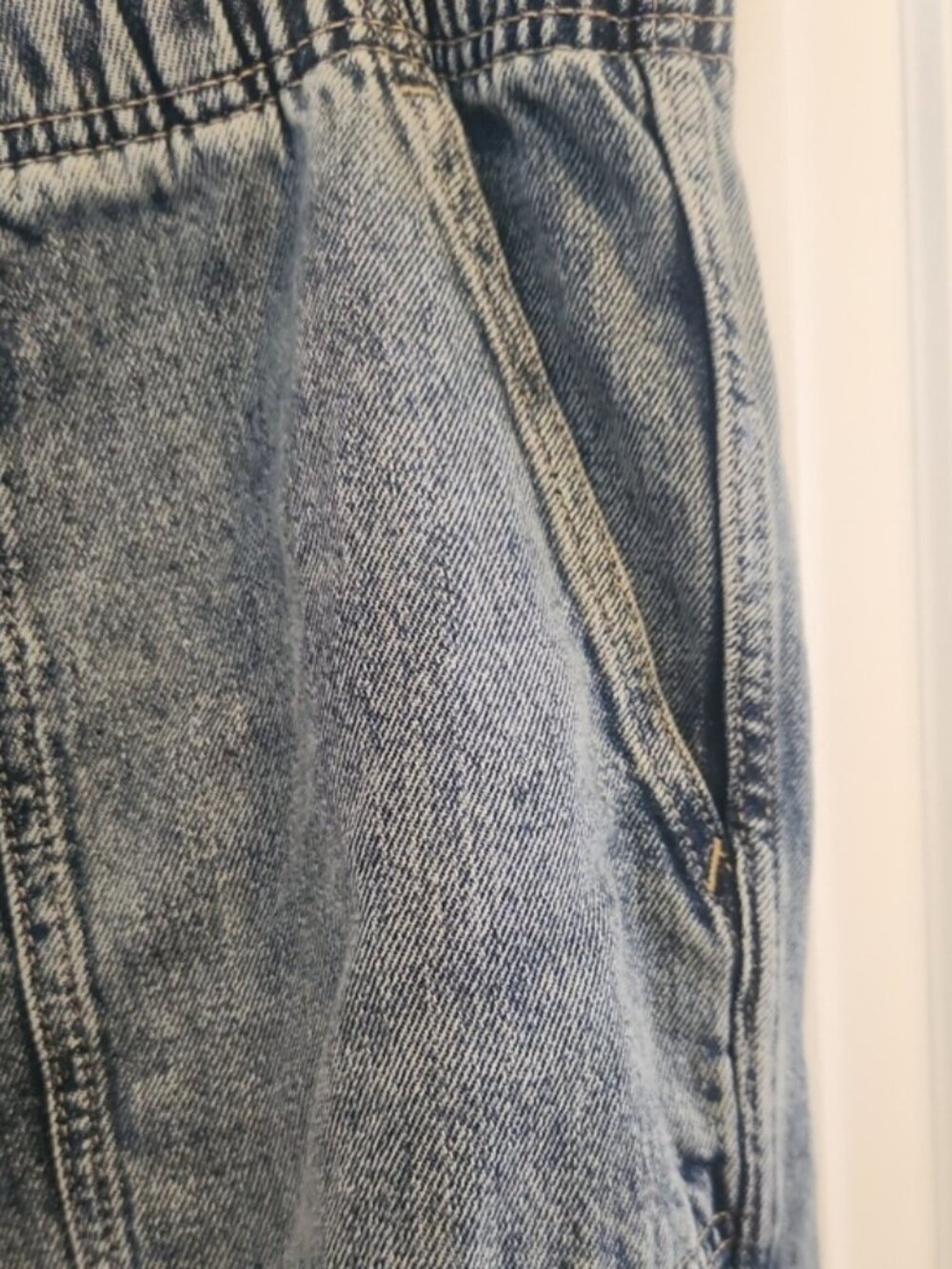 GAP Women's Light Wash Relaxed Drawstring Barrel Jeans - Picture 10 of 11